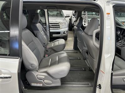 2015 Toyota Sienna XLE 7-Passenger - Photo 15 - Portland, OR 97220