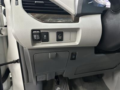 2015 Toyota Sienna XLE 7-Passenger - Photo 28 - Portland, OR 97220