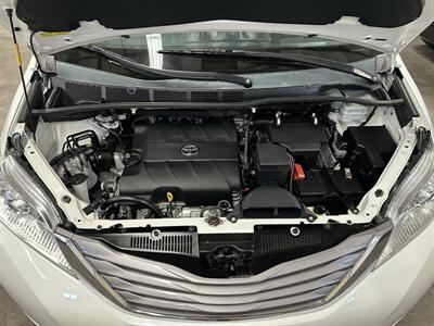2015 Toyota Sienna XLE 7-Passenger - Photo 9 - Portland, OR 97220
