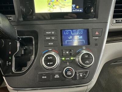 2015 Toyota Sienna XLE 7-Passenger - Photo 31 - Portland, OR 97220