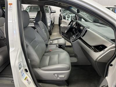 2015 Toyota Sienna XLE 7-Passenger - Photo 17 - Portland, OR 97220