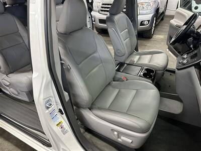 2015 Toyota Sienna XLE 7-Passenger - Photo 41 - Portland, OR 97220