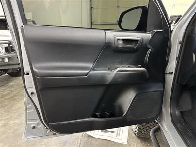 2017 Toyota Tacoma TRD Pro   - Photo 31 - Portland, OR 97220