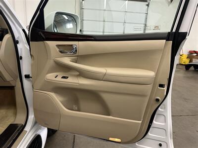 2010 Lexus LX 570   - Photo 27 - Portland, OR 97220