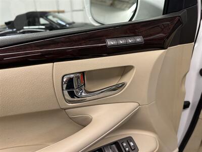 2010 Lexus LX 570   - Photo 26 - Portland, OR 97220