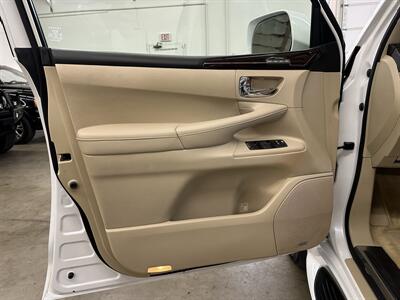 2010 Lexus LX 570   - Photo 25 - Portland, OR 97220