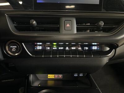 2024 Lexus UX 250h Premium   - Photo 22 - Portland, OR 97220