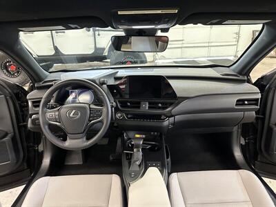 2024 Lexus UX 250h Premium   - Photo 15 - Portland, OR 97220