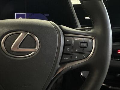 2024 Lexus UX 250h Premium   - Photo 27 - Portland, OR 97220