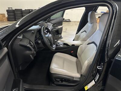 2024 Lexus UX 250h Premium   - Photo 10 - Portland, OR 97220
