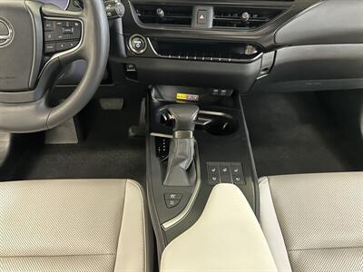 2024 Lexus UX 250h Premium   - Photo 17 - Portland, OR 97220