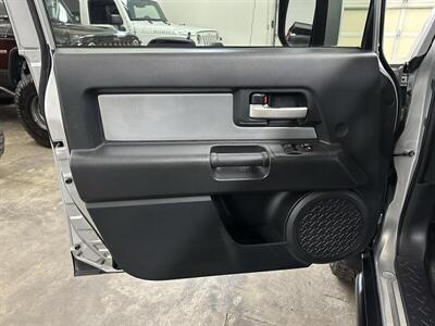 2007 Toyota FJ Cruiser 4dr SUV 1-Owner - Photo 25 - Portland, OR 97220