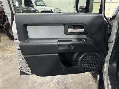 2007 Toyota FJ Cruiser 4dr SUV  1-Owner - Photo 25 - Portland, OR 97220