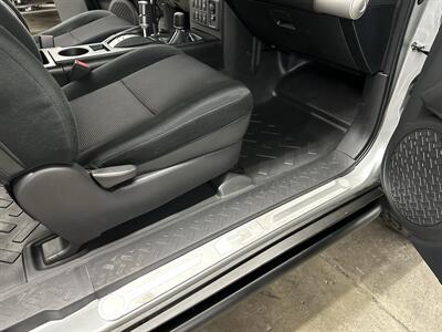 2007 Toyota FJ Cruiser 4dr SUV  1-Owner - Photo 33 - Portland, OR 97220