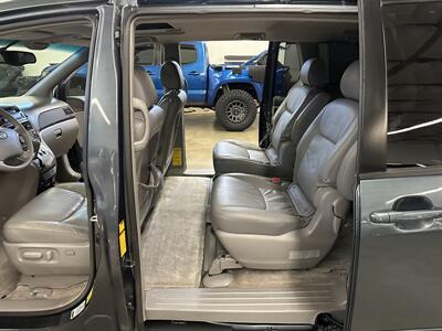 2006 Toyota Sienna XLE 7 Passenger  Wheel Chair - Photo 11 - Portland, OR 97220