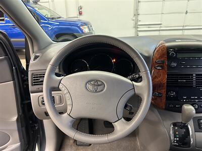 2006 Toyota Sienna XLE 7 Passenger  Wheel Chair - Photo 21 - Portland, OR 97220