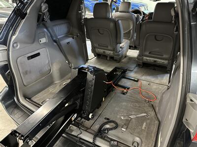 2006 Toyota Sienna XLE 7 Passenger  Wheel Chair - Photo 16 - Portland, OR 97220