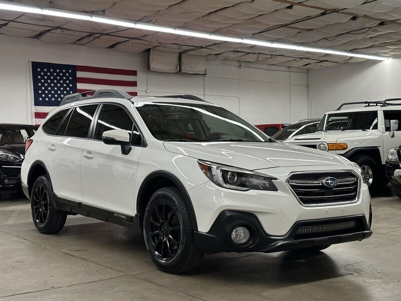 2019 Subaru Outback Limited's photo