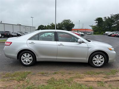 2011 Toyota Camry LE   - Photo 8 - Hagerstown, MD 21740