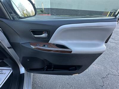 2020 Toyota Sienna XLE 7-Passenger  HANDICAP WHEELCHAIR ACCESSIBLE VAN - Photo 14 - Sacramento, CA 95821