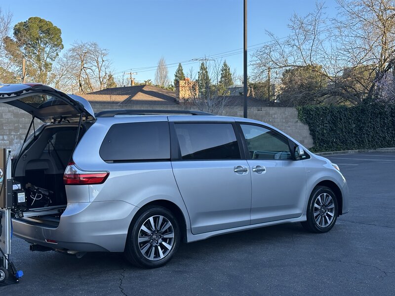 2020 Toyota Sienna XLE 7-Passenger  HANDICAP WHEELCHAIR ACCESSIBLE VAN