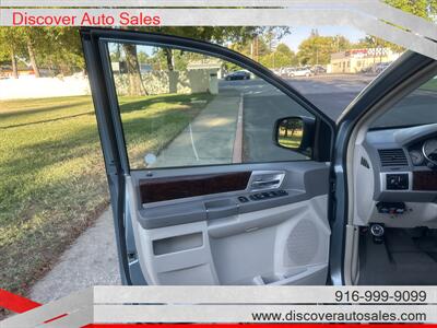2009 Chrysler Town & Country Touring  HANDICAP WHEELCHAIR ACCESSIBLE VAN - Photo 16 - Sacramento, CA 95821