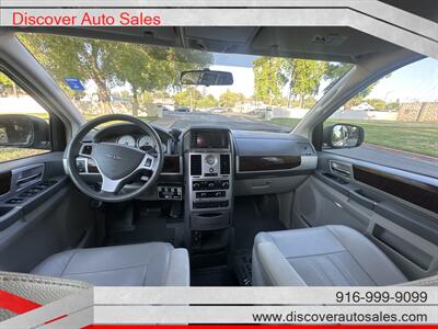2009 Chrysler Town & Country Touring  HANDICAP WHEELCHAIR ACCESSIBLE VAN - Photo 19 - Sacramento, CA 95821