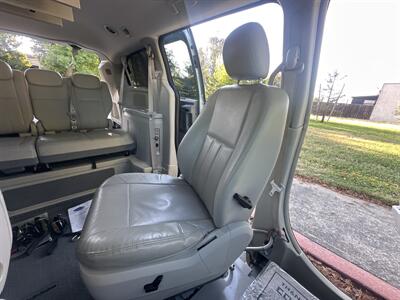 2009 Chrysler Town & Country Touring  HANDICAP WHEELCHAIR ACCESSIBLE VAN - Photo 35 - Sacramento, CA 95821