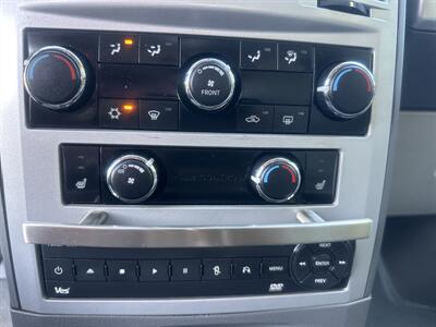 2009 Chrysler Town & Country Touring  HANDICAP WHEELCHAIR ACCESSIBLE VAN - Photo 32 - Sacramento, CA 95821