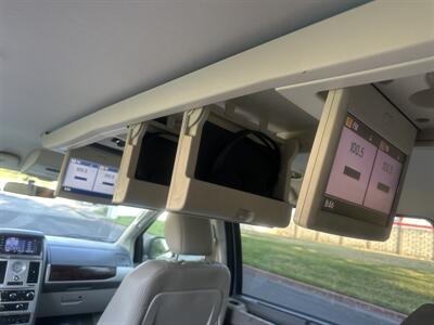 2009 Chrysler Town & Country Touring  HANDICAP WHEELCHAIR ACCESSIBLE VAN - Photo 21 - Sacramento, CA 95821