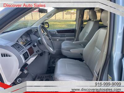 2009 Chrysler Town & Country Touring  HANDICAP WHEELCHAIR ACCESSIBLE VAN - Photo 17 - Sacramento, CA 95821