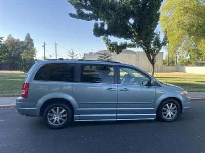 2009 Chrysler Town & Country Touring  HANDICAP WHEELCHAIR ACCESSIBLE VAN - Photo 8 - Sacramento, CA 95821