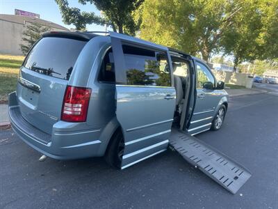 2009 Chrysler Town & Country Touring  HANDICAP WHEELCHAIR ACCESSIBLE VAN - Photo 5 - Sacramento, CA 95821