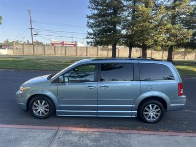 2009 Chrysler Town & Country Touring  HANDICAP WHEELCHAIR ACCESSIBLE VAN - Photo 13 - Sacramento, CA 95821
