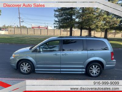 2009 Chrysler Town & Country Touring  HANDICAP WHEELCHAIR ACCESSIBLE VAN - Photo 13 - Sacramento, CA 95821