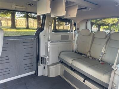 2009 Chrysler Town & Country Touring  HANDICAP WHEELCHAIR ACCESSIBLE VAN - Photo 22 - Sacramento, CA 95821