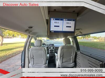 2009 Chrysler Town & Country Touring  HANDICAP WHEELCHAIR ACCESSIBLE VAN - Photo 20 - Sacramento, CA 95821
