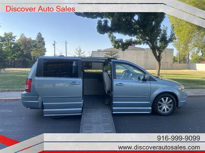 2009 Chrysler Town & Country Touring  HANDICAP WHEELCHAIR ACCESSIBLE VAN - Photo 4 - Sacramento, CA 95821