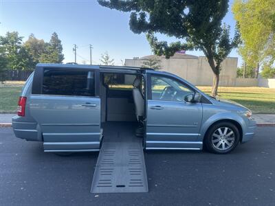 2009 Chrysler Town & Country Touring  HANDICAP WHEELCHAIR ACCESSIBLE VAN - Photo 6 - Sacramento, CA 95821