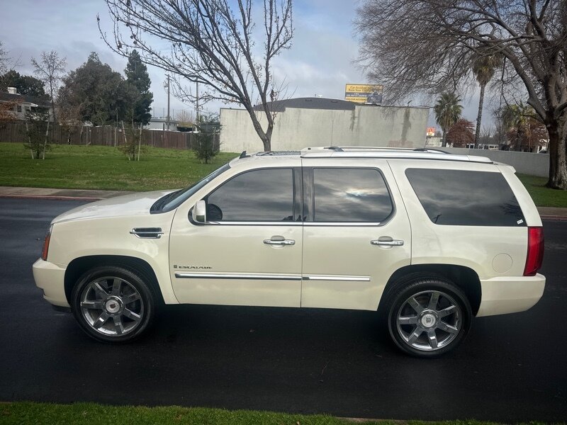 2009 Cadillac Escalade Base photo 13