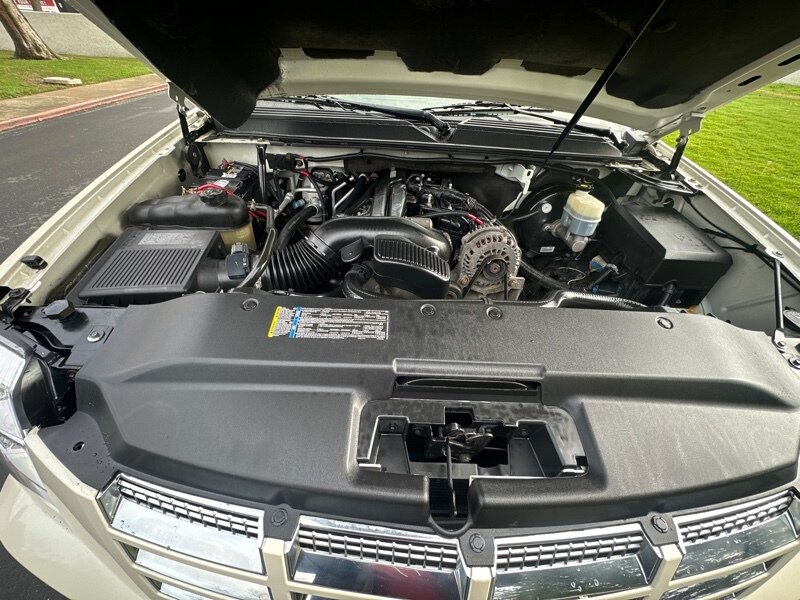 2009 Cadillac Escalade Base photo 26