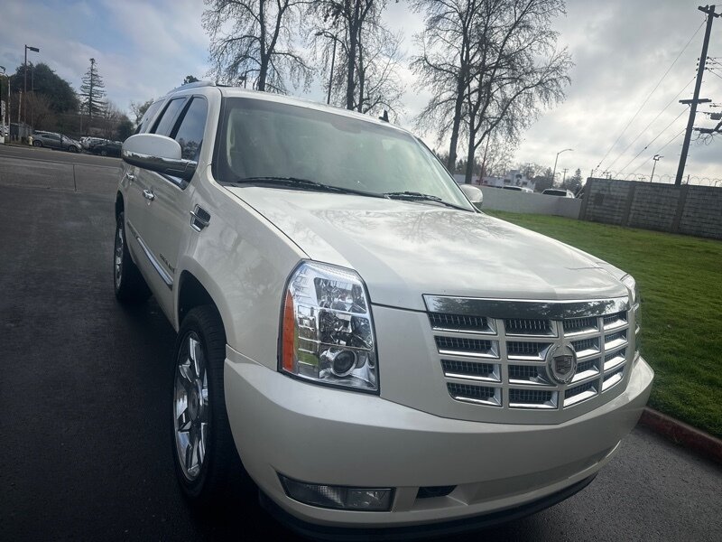 2009 Cadillac Escalade Base photo 4