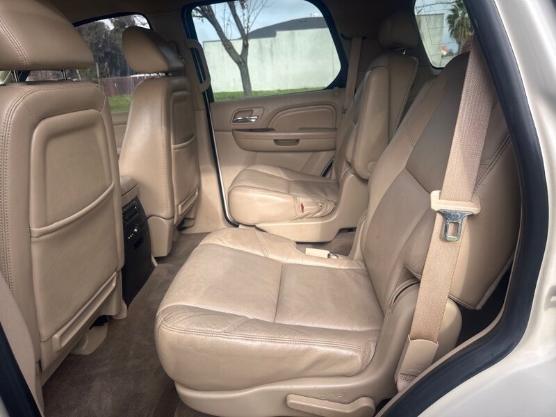 2009 Cadillac Escalade Base photo 21