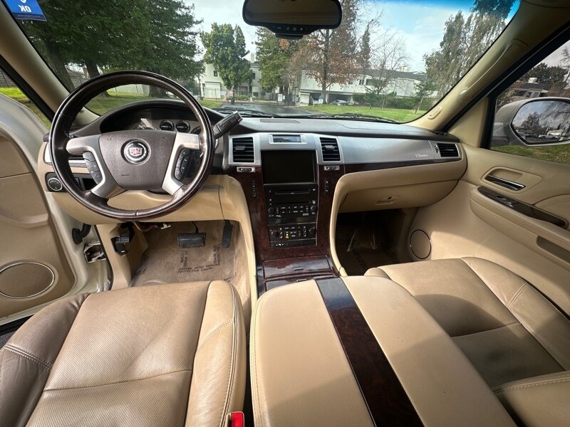 2009 Cadillac Escalade Base photo 22