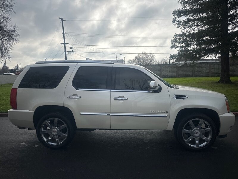 2009 Cadillac Escalade Base photo 17