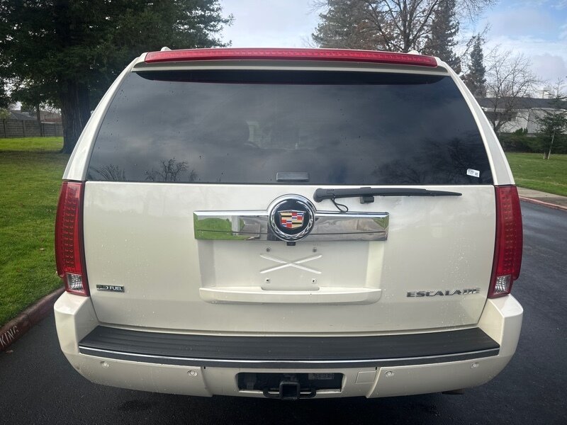 2009 Cadillac Escalade Base photo 18