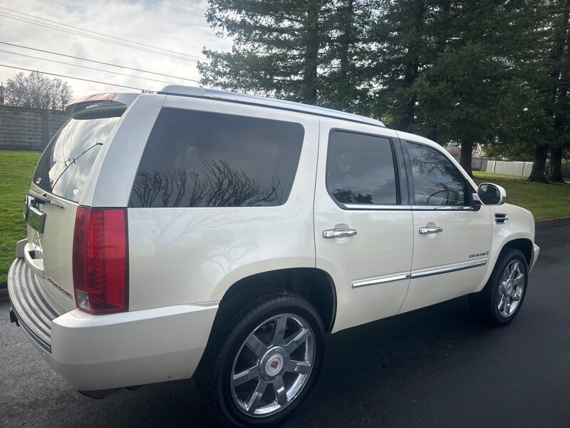 2009 Cadillac Escalade Base photo 8