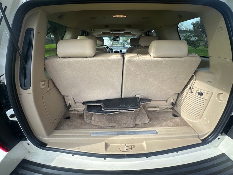 2009 Cadillac Escalade Base photo 24