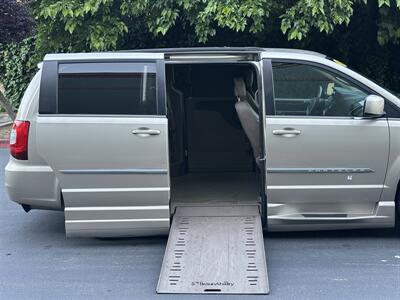 2015 Chrysler Town & Country Touring  HANDICAP WHEELCHAIR ACCESSIBLE VAN - Photo 2 - Sacramento, CA 95821