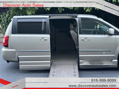 2015 Chrysler Town & Country Touring  HANDICAP WHEELCHAIR ACCESSIBLE VAN - Photo 2 - Sacramento, CA 95821